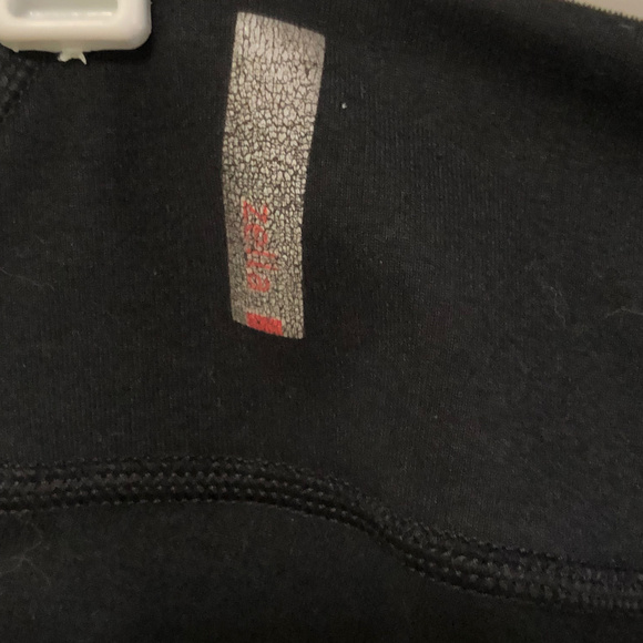 Zella Live In Capri's - Picture 4 of 5